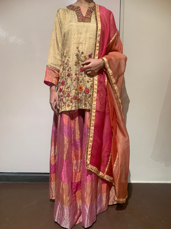Gold floral embroidered kurta set