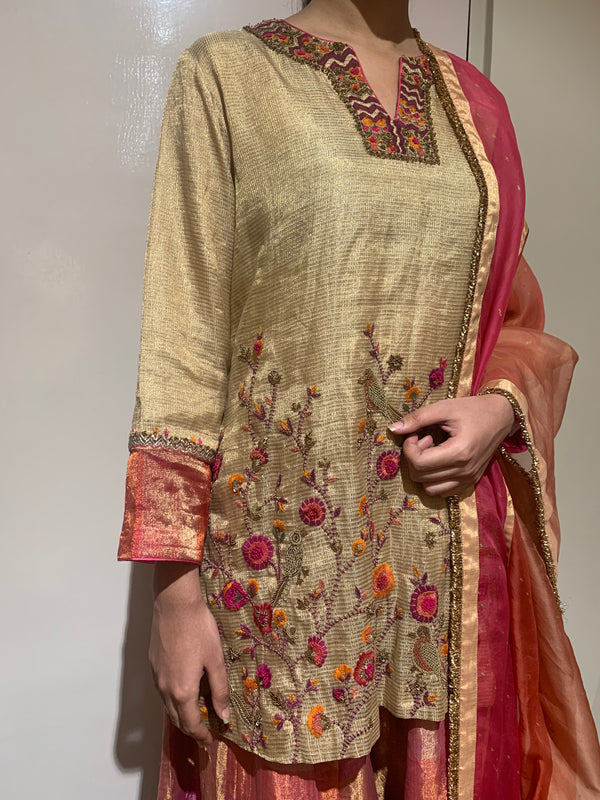 Gold floral embroidered kurta set