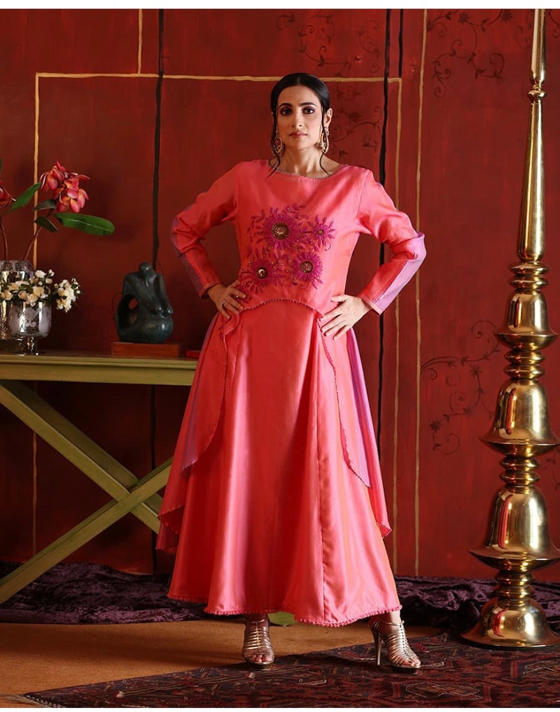 Beautiful batik/tie-dye Kurtis with hand embroidery embellishment | Cotton  kurti designs, Pakistani dress design, Indian gowns dresses